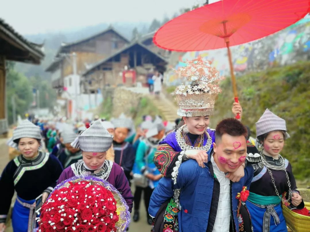 据说，看完这场充满仪式感的婚礼，没有姑娘不想嫁人的